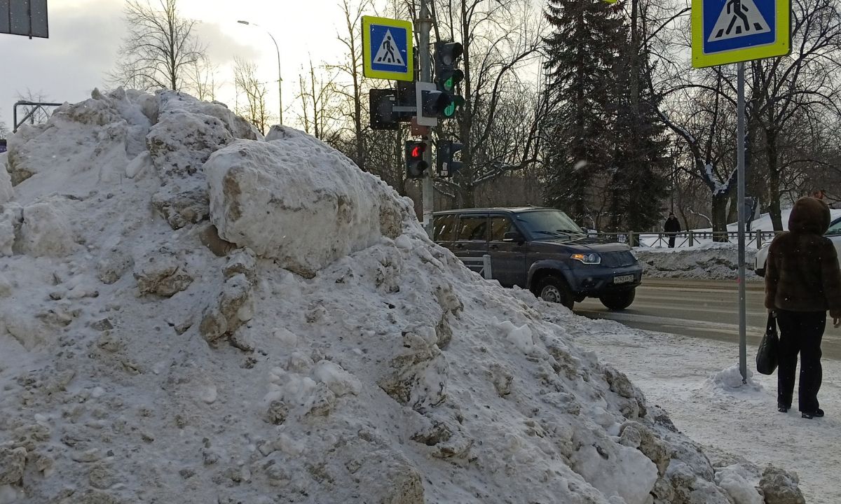 Житель Карелии отсудил у коммунальщиков больше 40 тысяч рублей за поврежденную снегом машину
