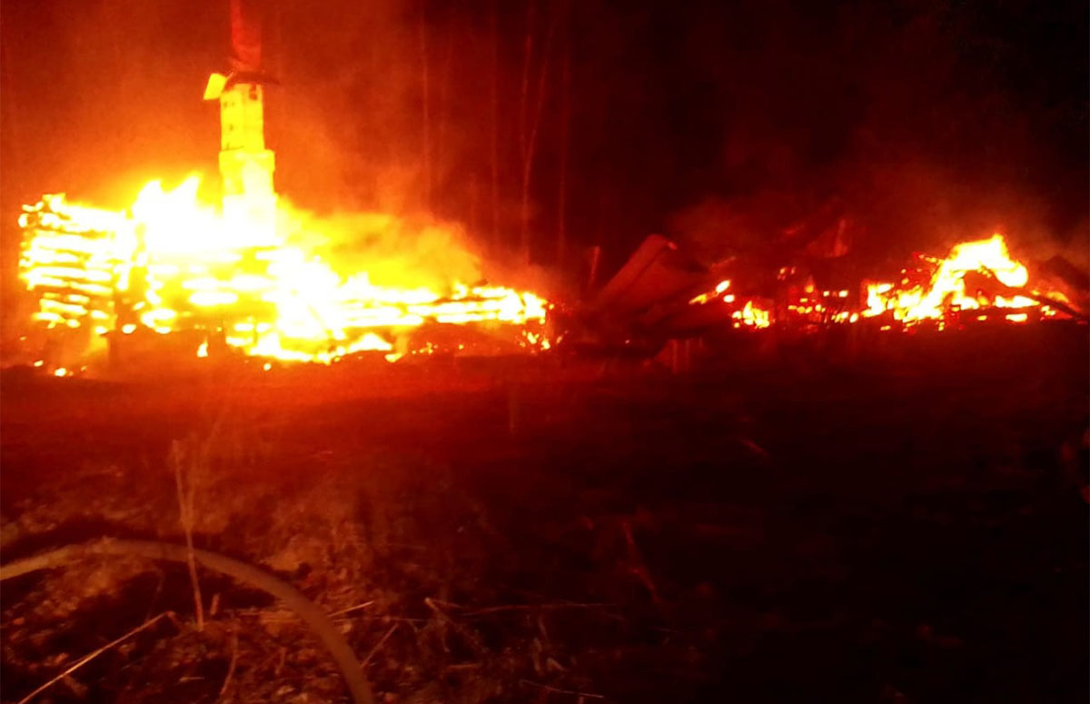 В Петрозаводске сгорели жилой и баня | 26.04.2023 | Новости Петрозаводска -  БезФормата