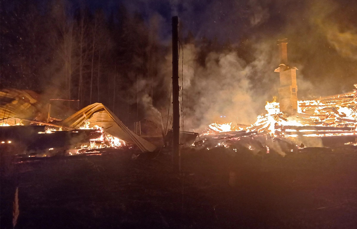 В Петрозаводске сгорели жилой и баня | 26.04.2023 | Новости Петрозаводска -  БезФормата