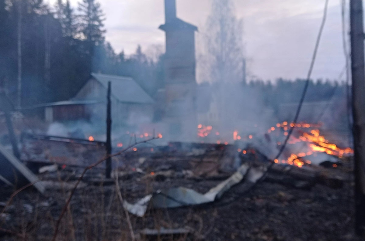 В Петрозаводске сгорели жилой и баня | 26.04.2023 | Новости Петрозаводска -  БезФормата