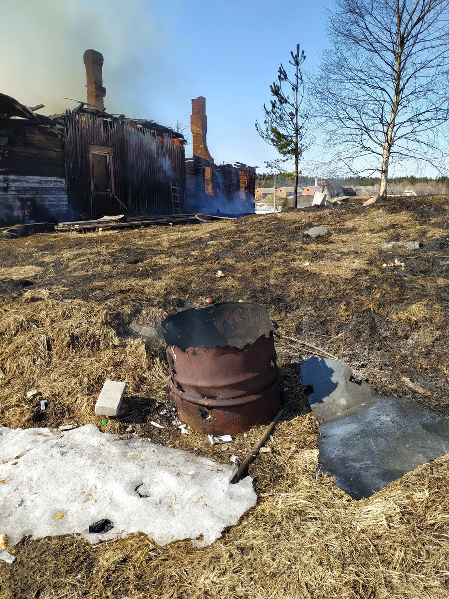 В Карелии дом сгорел из-за сжигания мусора | 15.04.2023 | Новости  Петрозаводска - БезФормата