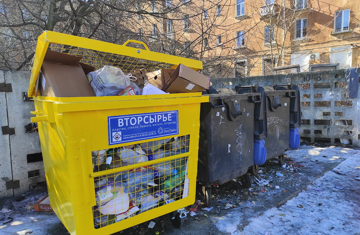 В администрации Петрозаводска рассказали, когда будут вывозить мусор из  желтых контейнеров