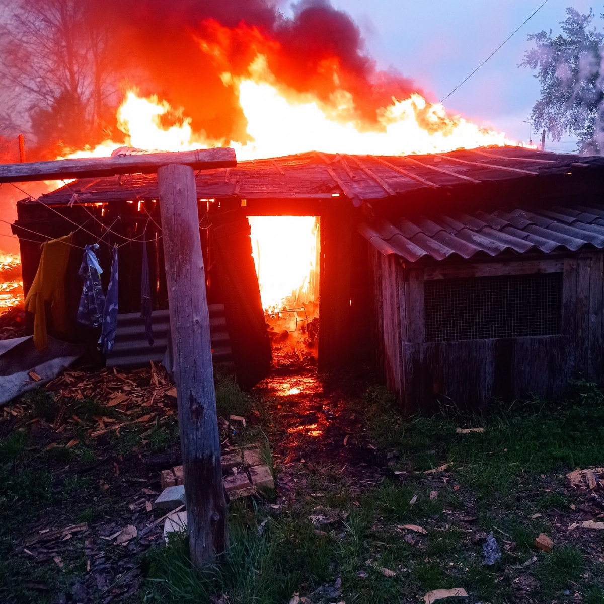 Мощный пожар чуть не уничтожил дом в Карелии | 29.05.2023 | Новости  Петрозаводска - БезФормата