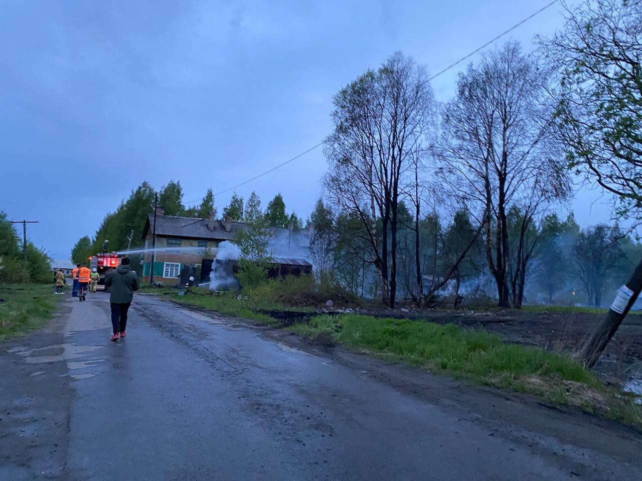 Мощный пожар чуть не уничтожил дом в Карелии