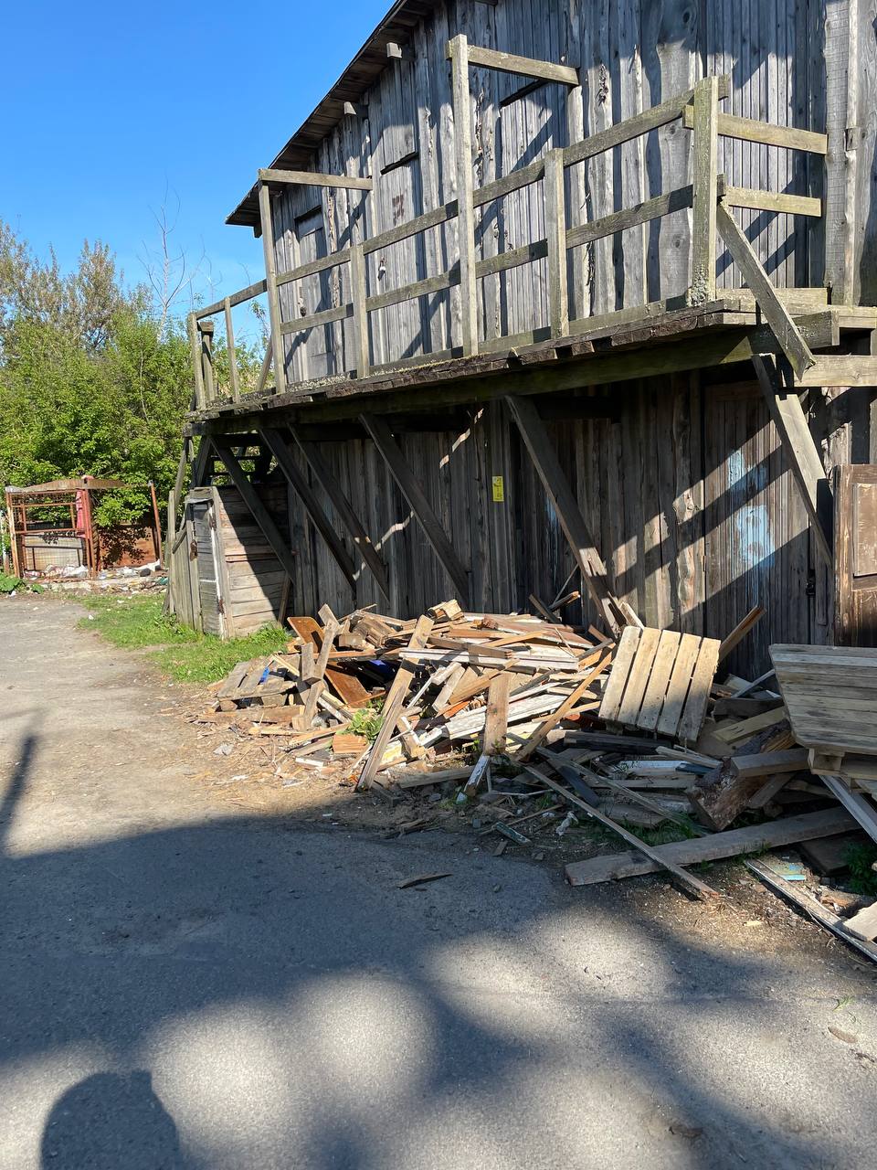 В карельском городе напротив детсада открыт туалет с выгребной ямой |  29.05.2023 | Новости Петрозаводска - БезФормата