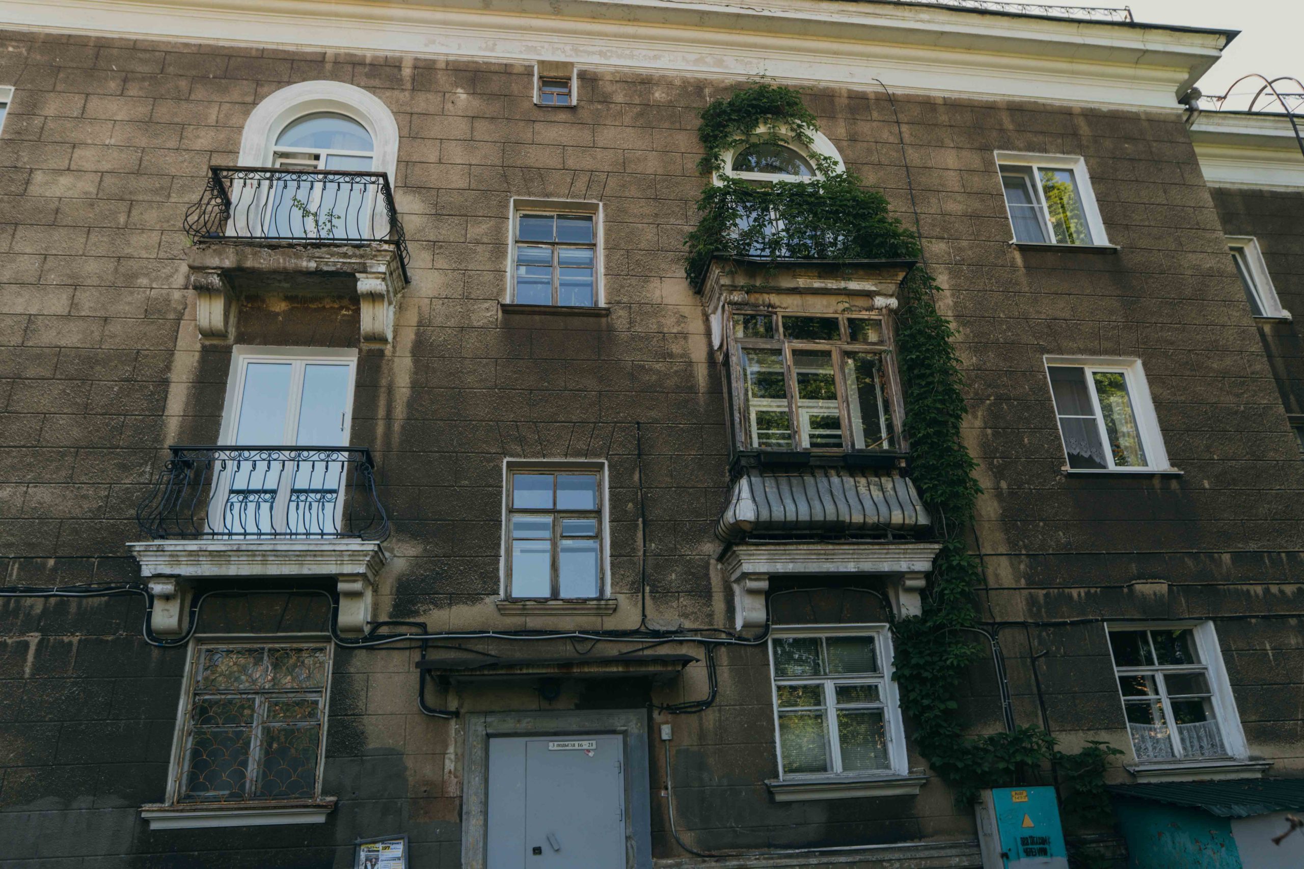 Город в цвету: самые красивые балконы и сады во дворах Петрозаводска