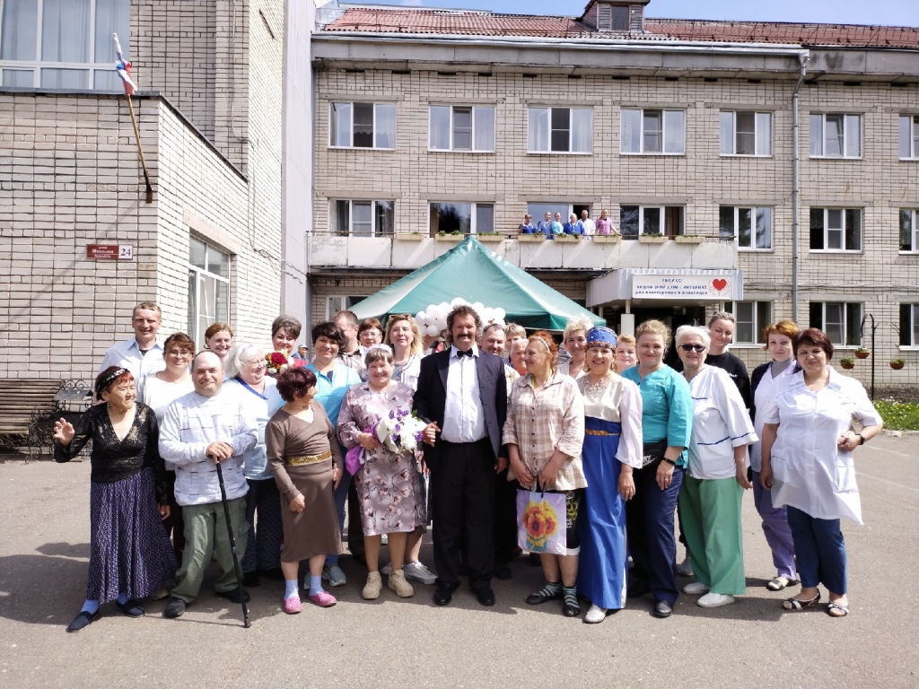 Свадьбу сыграли в доме престарелых в Карелии