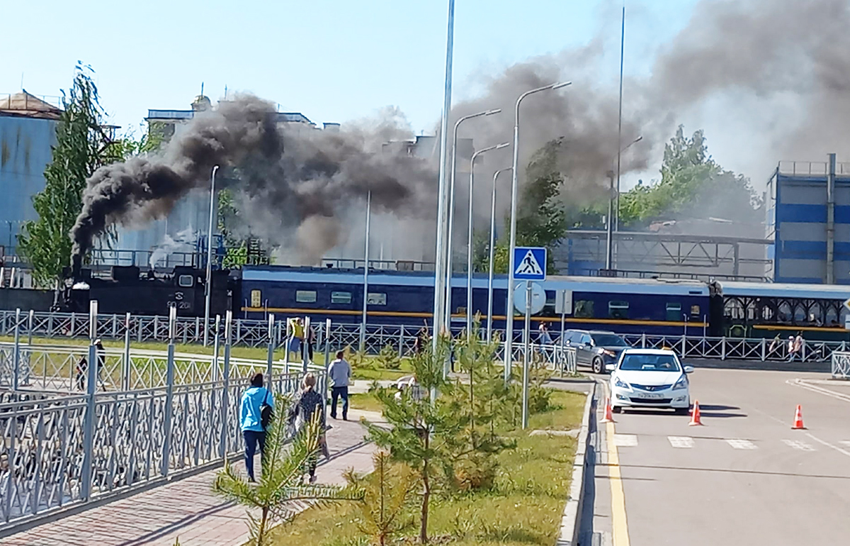 Ретро-ностальгия победила разум». Жители Сортавалы жалуются на вонь и  копоть от туристического трамвая