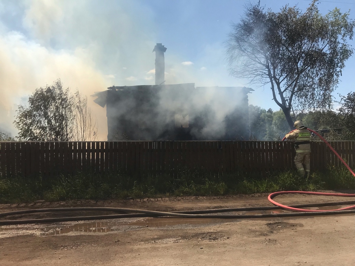 Страшный пожар в Карелии тушили шесть часов | 12.06.2023 | Новости  Петрозаводска - БезФормата