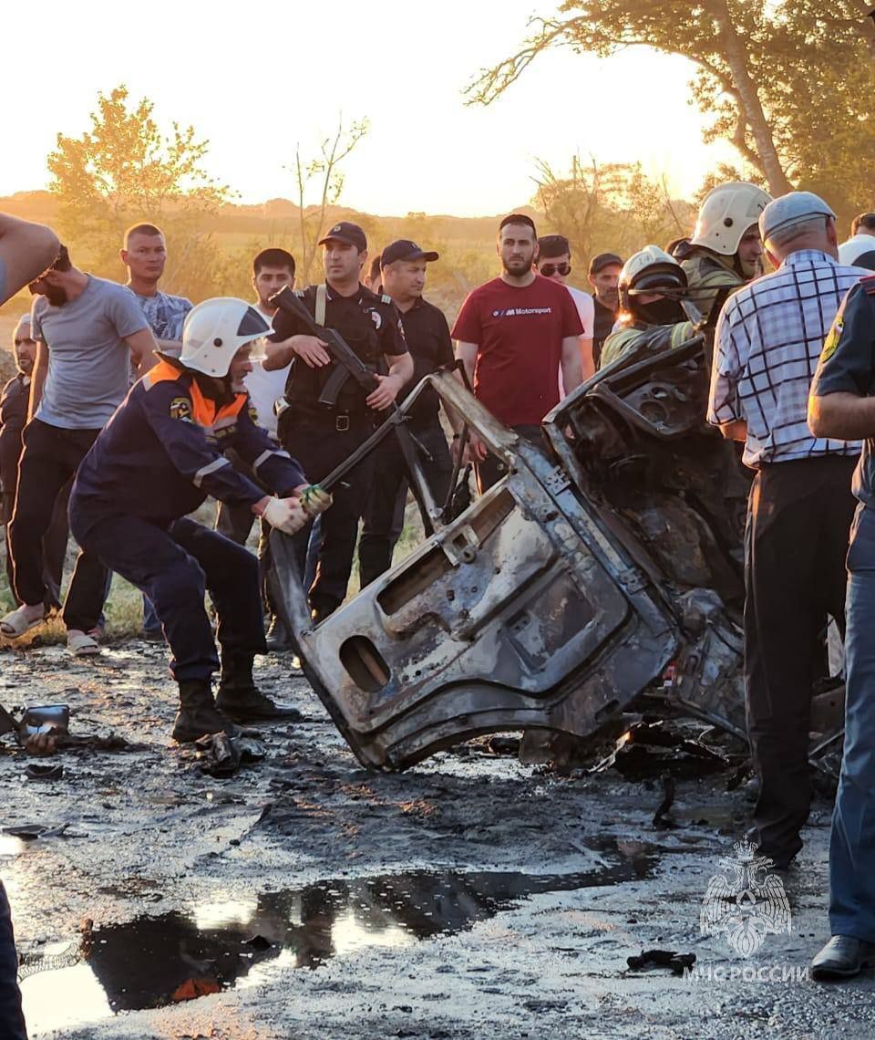 Восемь человек погибли в страшной аварии с автобусом