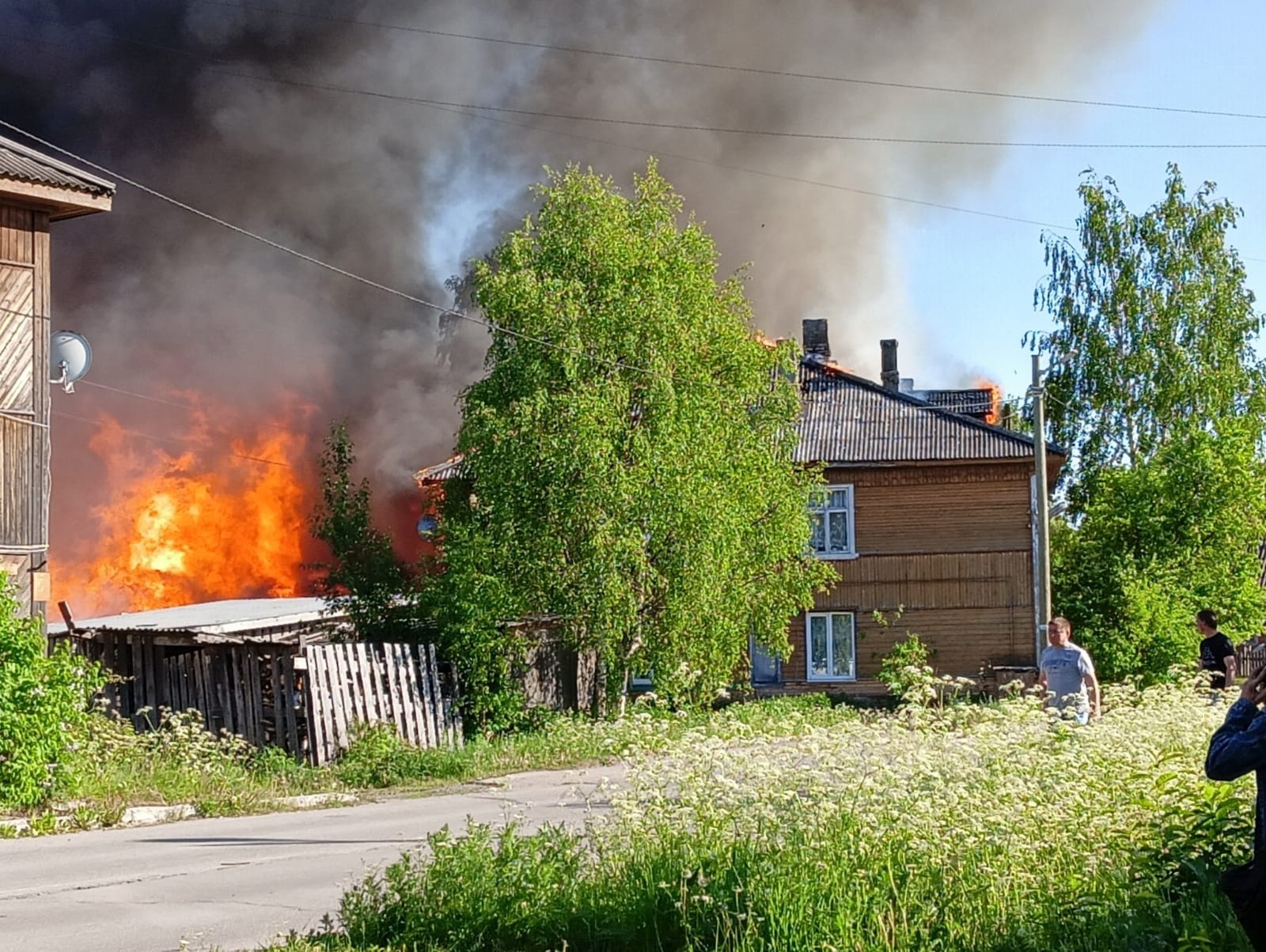 28 человек остались без жилья после страшного пожара в Медвежьегорске