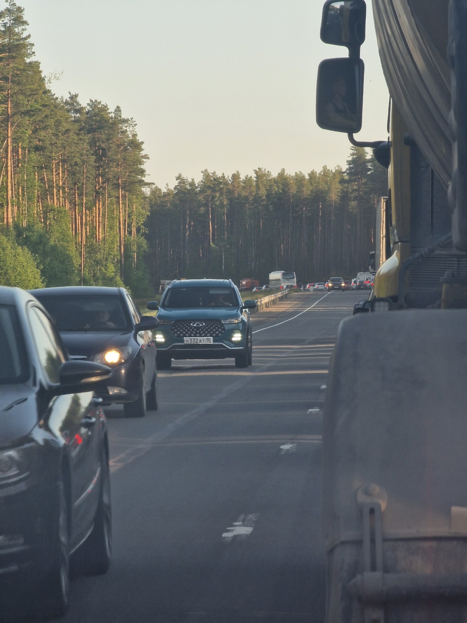 Там ад». Огромная пробка образовалась на въезде в Петрозаводск | 13.06.2023  | Новости Петрозаводска - БезФормата