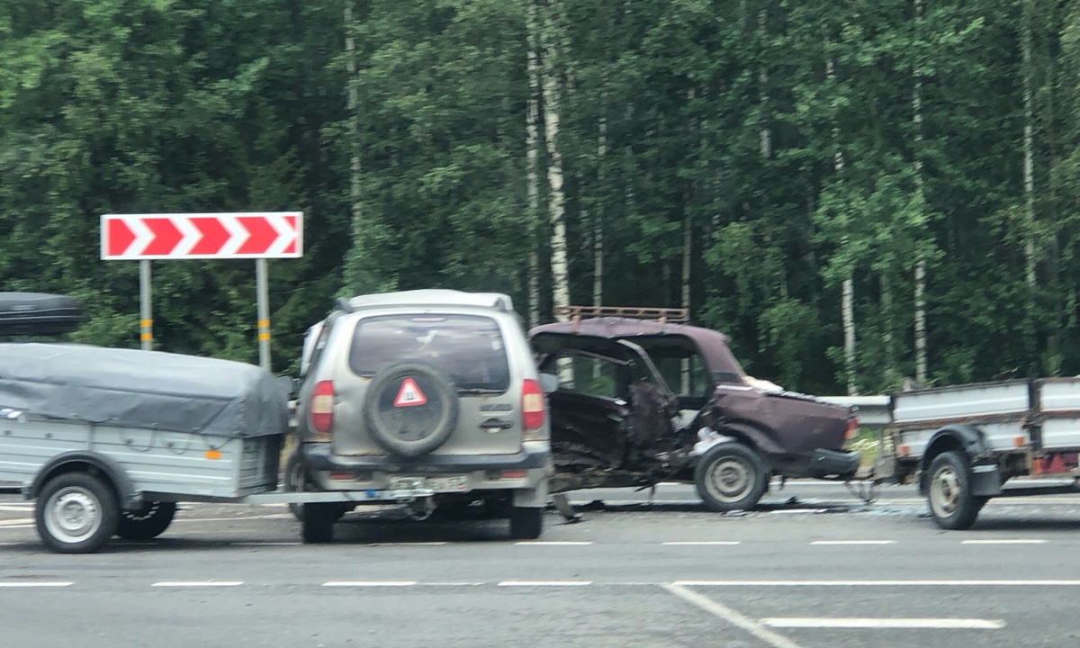 На выезде из Петрозаводска произошла серьезная авария: есть пострадавший