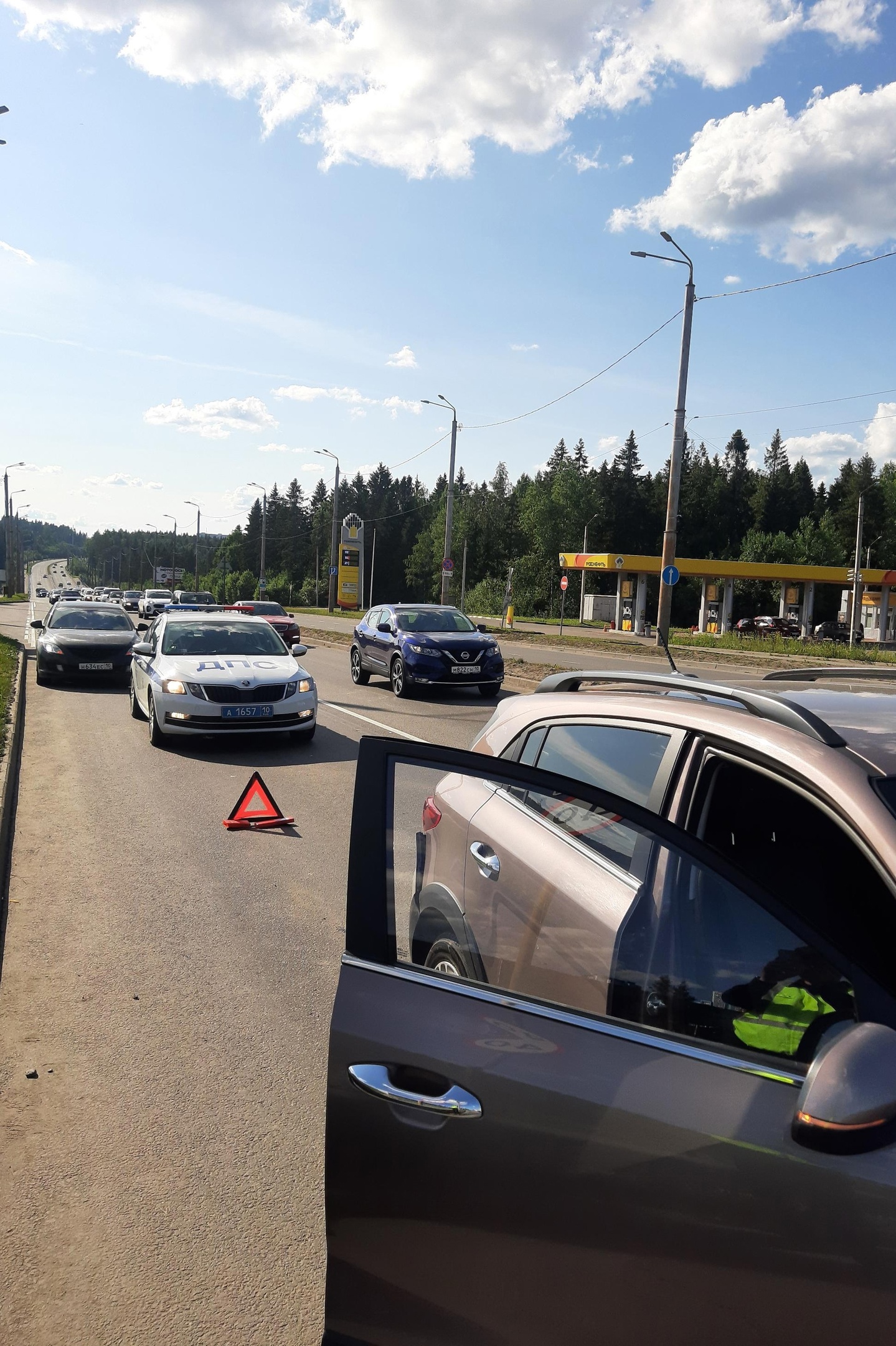 Лихач устроил аварию в Петрозаводске и скрылся