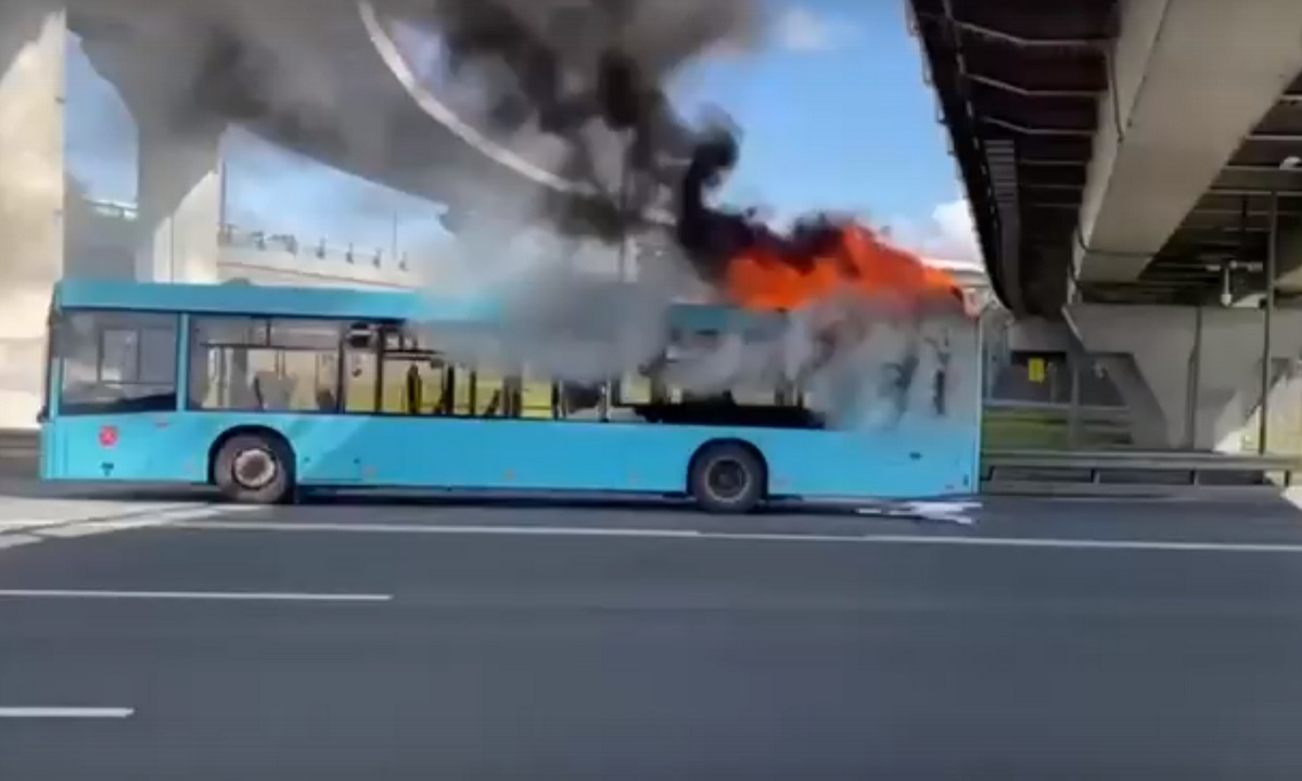 В Санкт-Петербурге часто горят синие автобусы