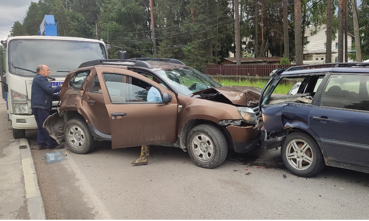 На ровном месте»: сразу шесть машин пострадали во время аварии в Карелии |  05.08.2023 | Новости Петрозаводска - БезФормата