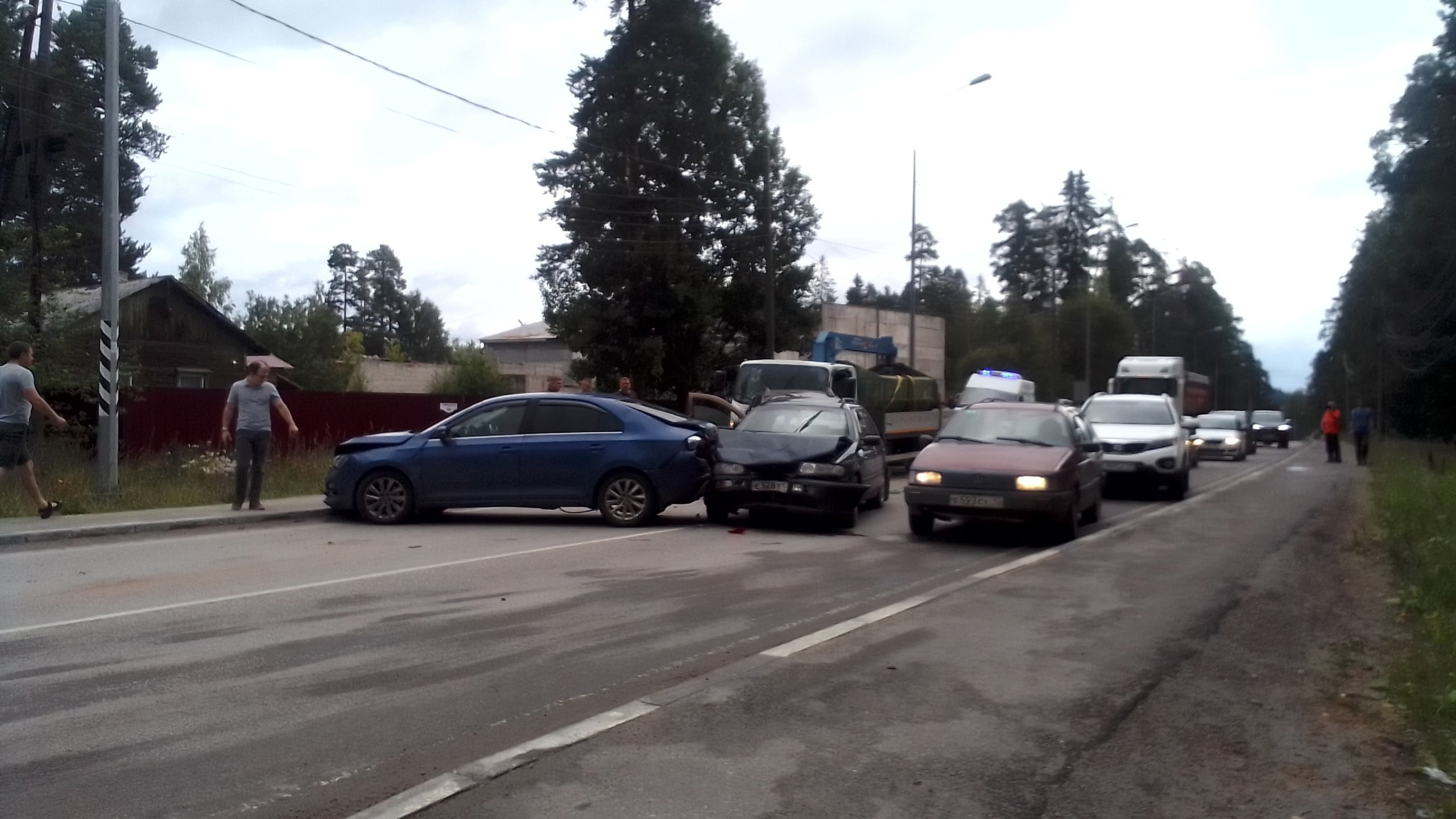 На ровном месте»: сразу шесть машин пострадали во время аварии в Карелии |  05.08.2023 | Новости Петрозаводска - БезФормата