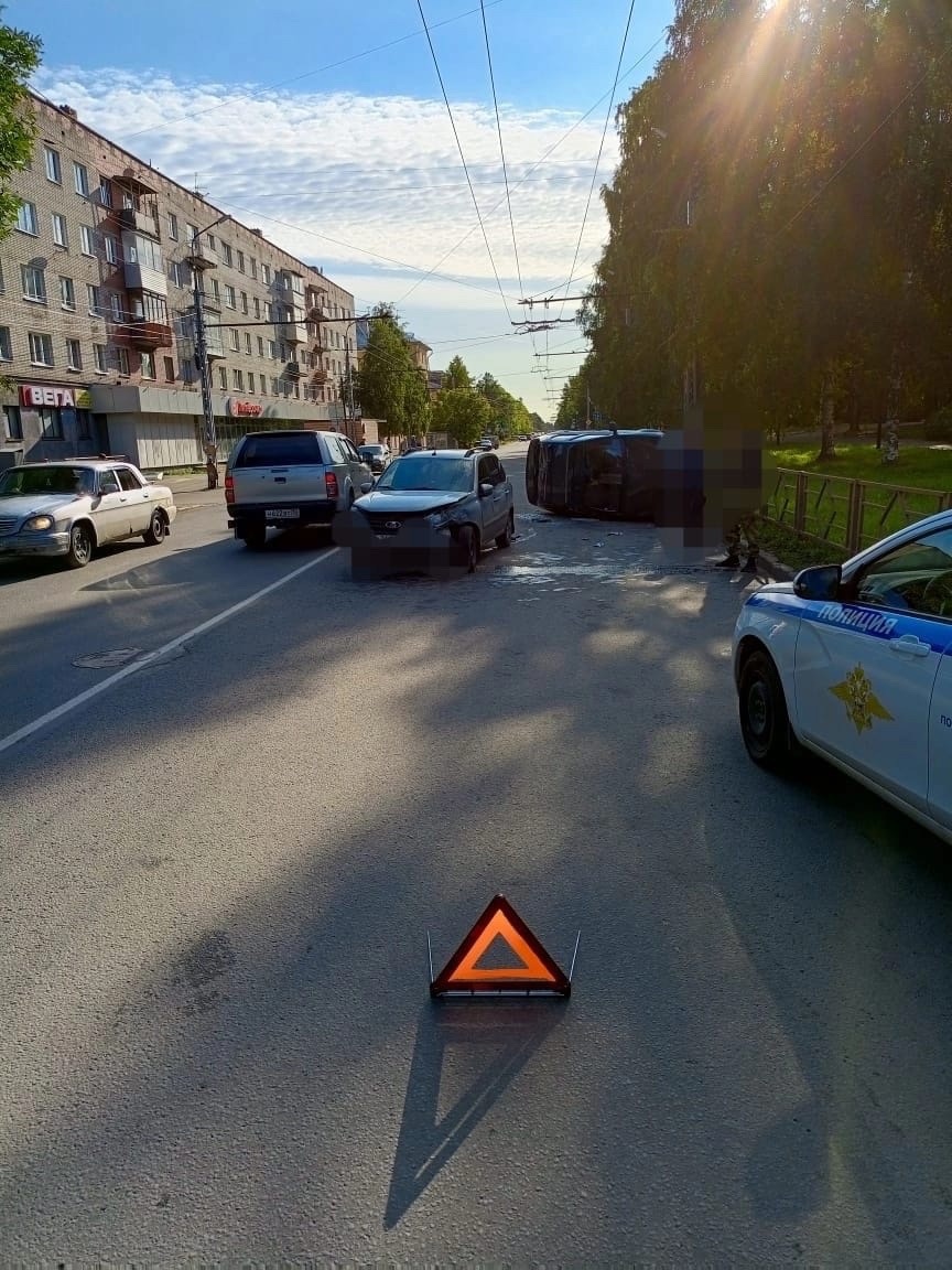 Наелся и спит». Автомобиль опрокинулся в Петрозаводске | 07.09.2023 |  Новости Петрозаводска - БезФормата