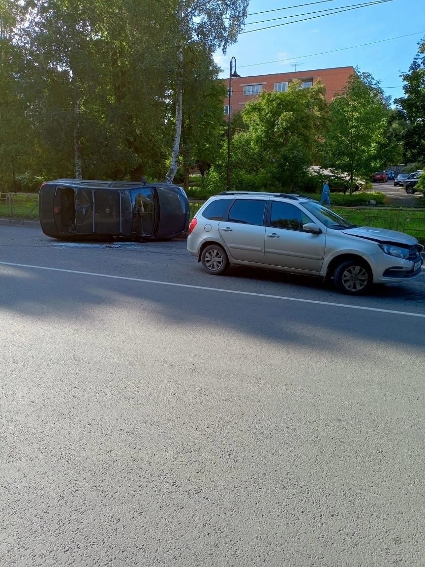 Наелся и спит». Автомобиль опрокинулся в Петрозаводске | 07.09.2023 |  Новости Петрозаводска - БезФормата