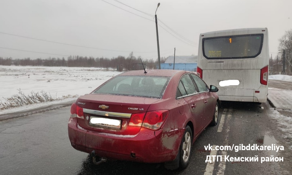 В Карелии девушка влетела в автобус из-за плохой работы дорожников