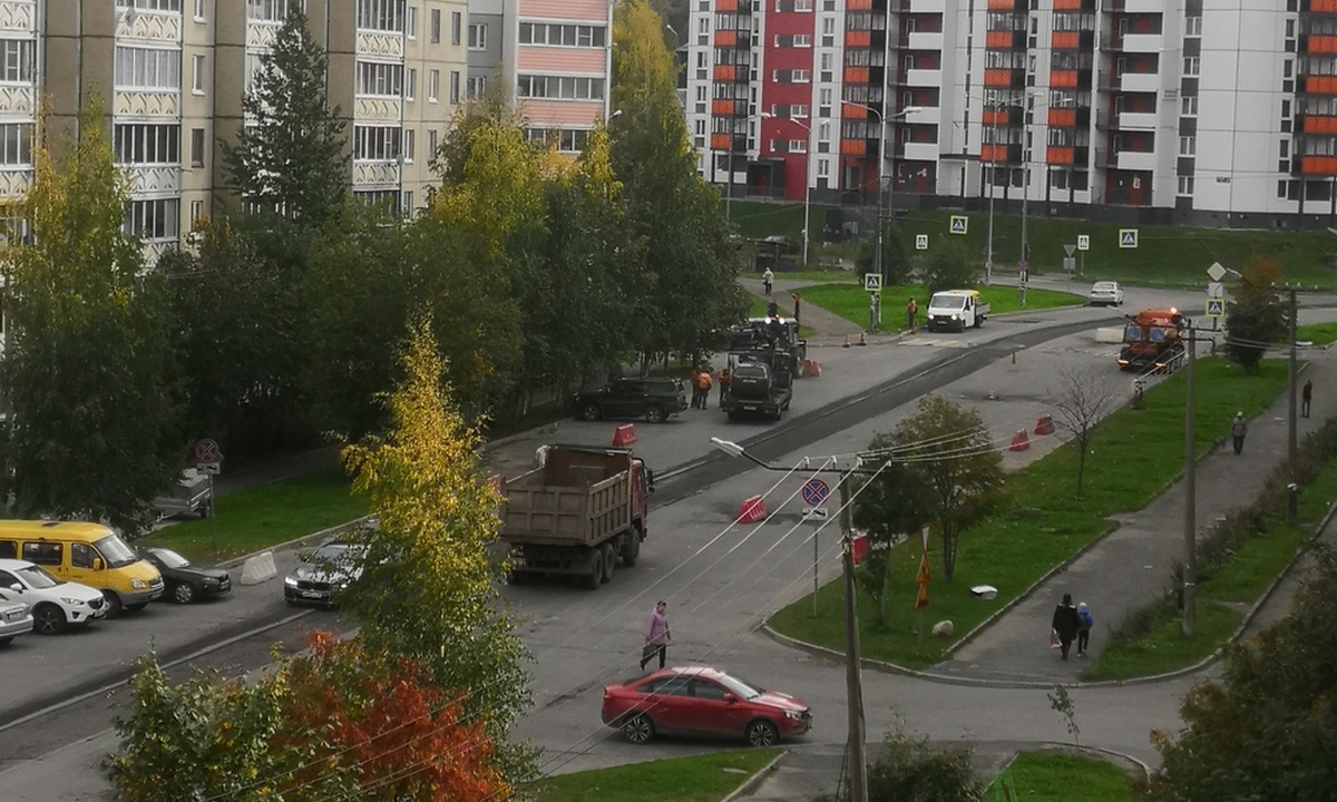 В Петрозаводске массово эвакуируют автомобили из-за ремонта дороги