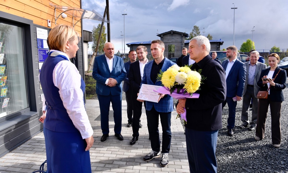 Губернатор Парфенчиков, заявивший, что почта не нужна, открыл новое  почтовое отделение