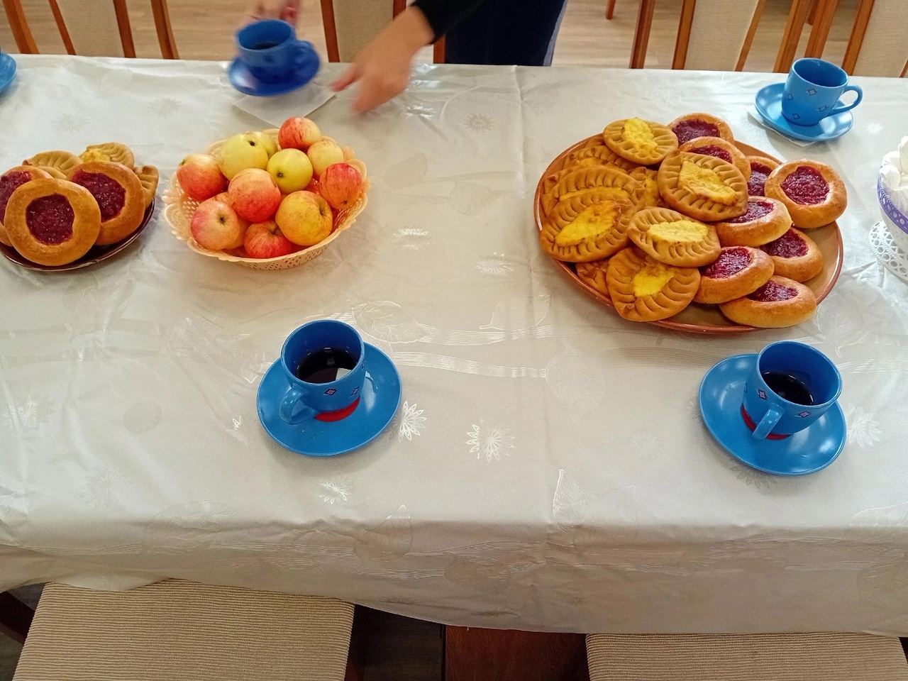 Выпить чай с калиточкой, вкусными ватрушками и безе»: День уважения и  доброты отметили в Питкяранте и поселке Пай | 08.10.2023 | Новости  Петрозаводска - БезФормата