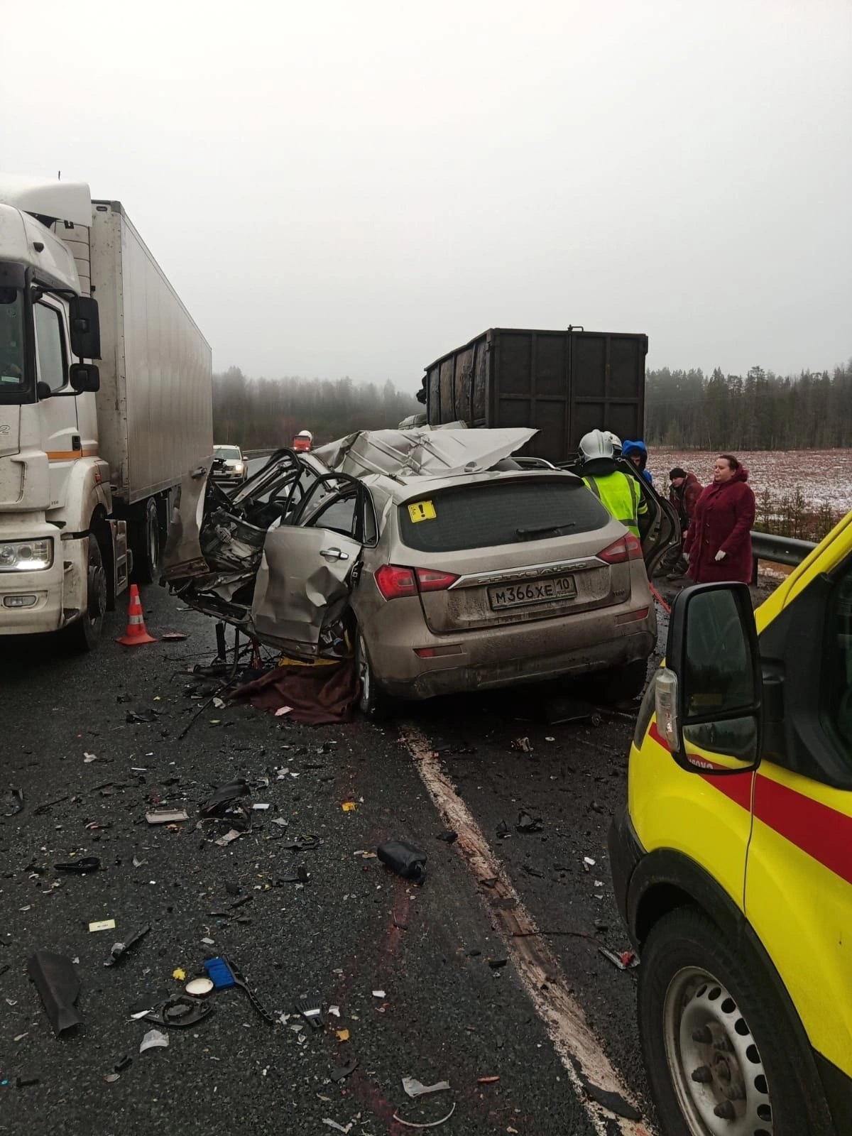 Появилось видео и фото страшной аварии под Пряжей