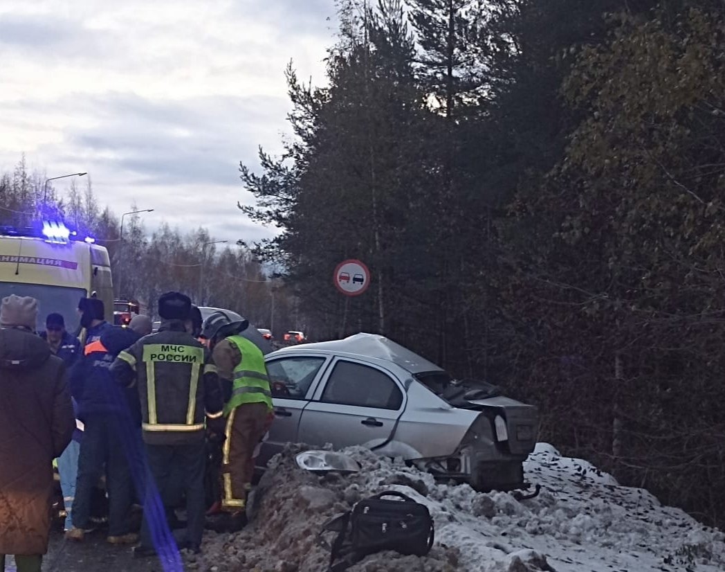 Появились фото страшной аварии в Петрозаводске, в которой погибла женщина |  02.11.2023 | Новости Петрозаводска - БезФормата