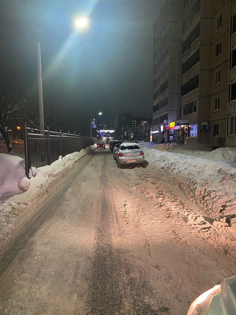 Чуть не убило сугробом». Жители Петрозаводска недовольны уборкой города