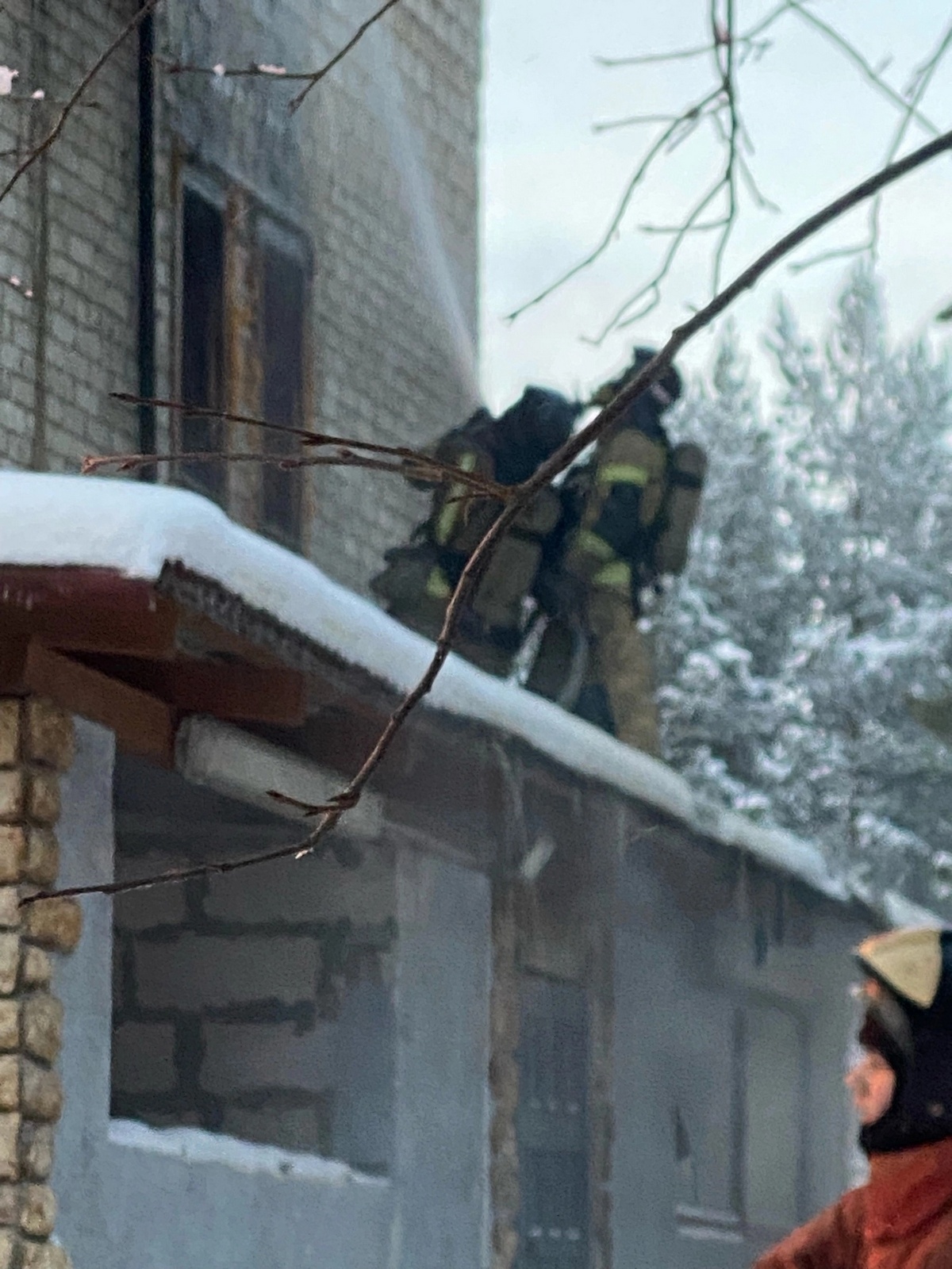 Мощный пожар в Петрозаводске: загорелся частный дом | 06.12.2023 | Новости  Петрозаводска - БезФормата