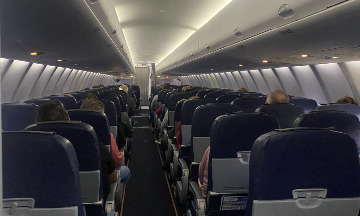 Авиакомпаниям запретят возить пассажиров в духоте