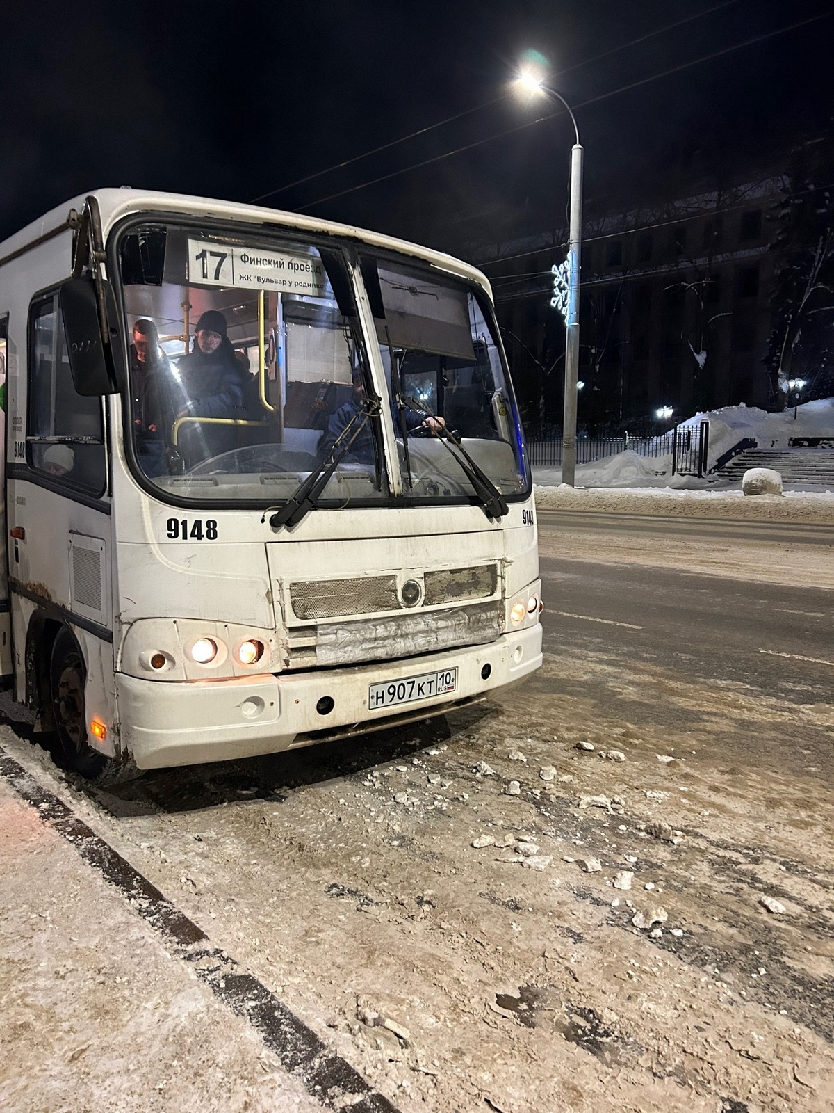 В Петрозаводске водитель обматерил пассажиров, которые пожаловались на  неприятный запах