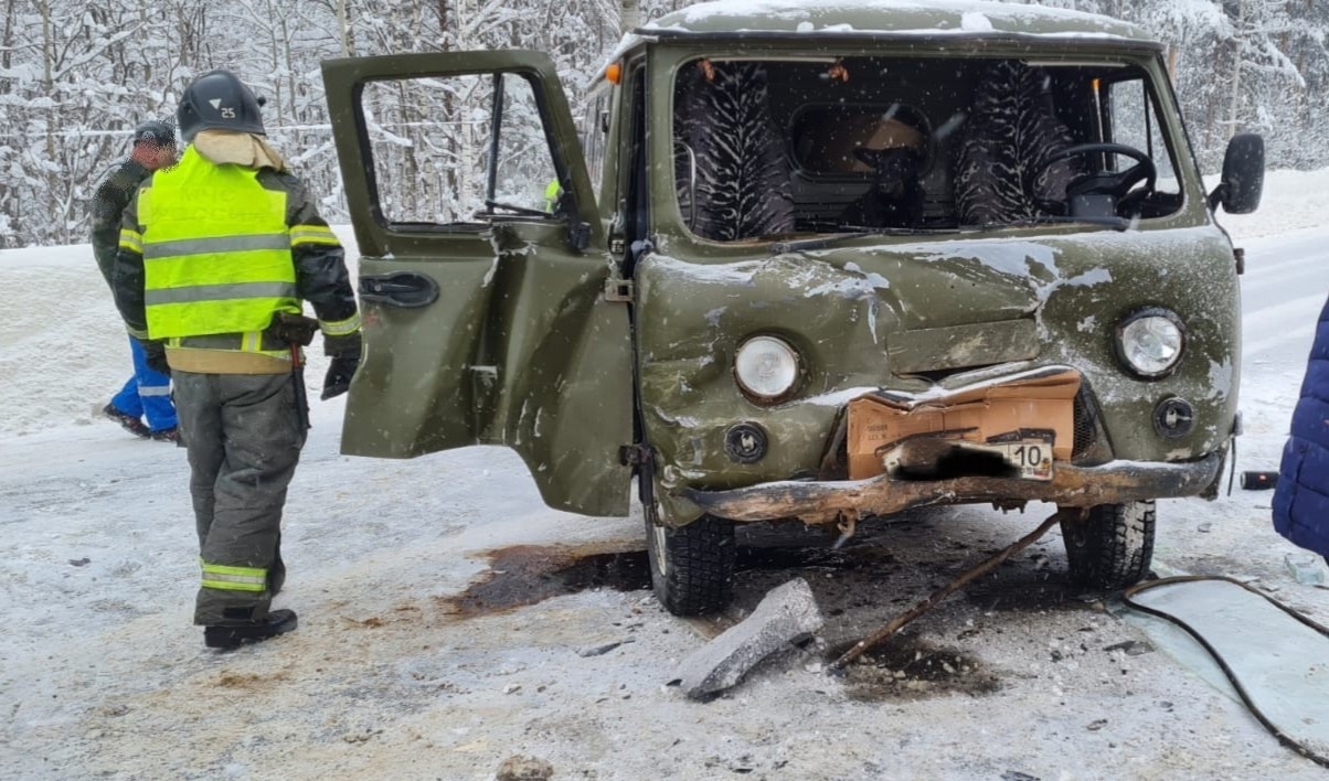 Появились фото смертельной аварии в Карелии | 15.01.2024 | Новости  Петрозаводска - БезФормата