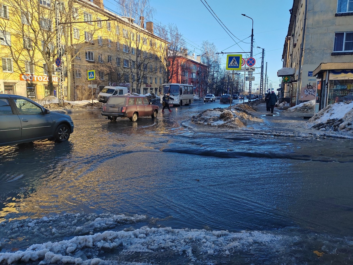 Из-за серьезной аварии в домах Петрозаводска вода еле течет из крана