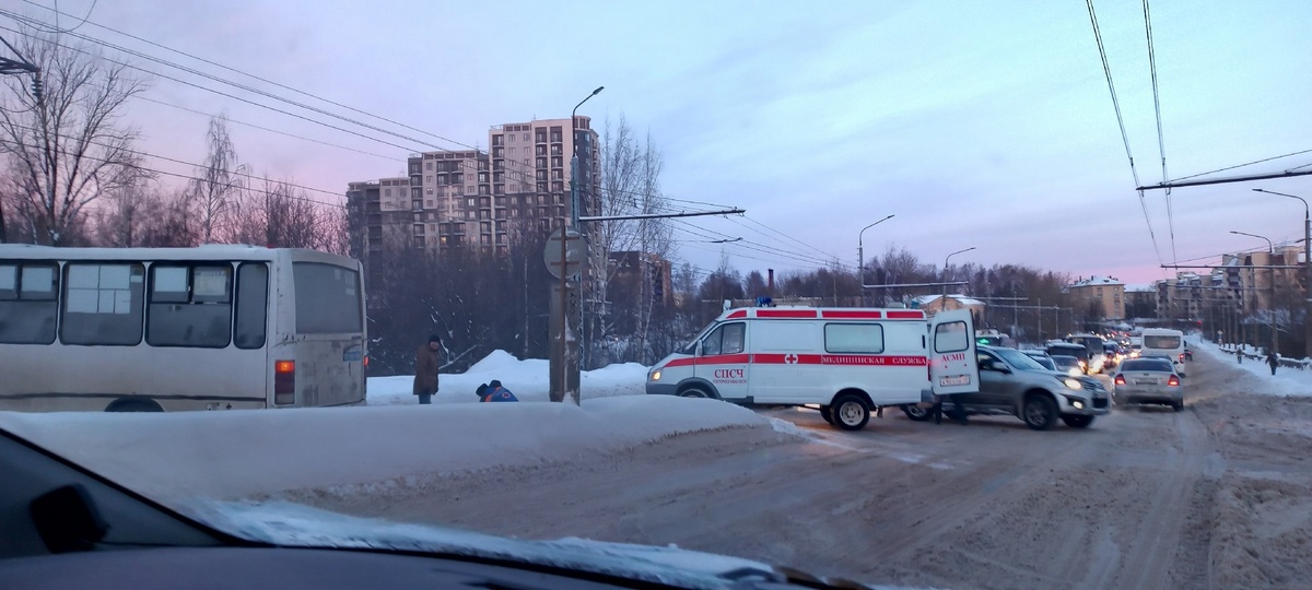 Жестко выебал жену на глазах у мужа и накончал ей полную пизду! Куколд, секс-вайф.