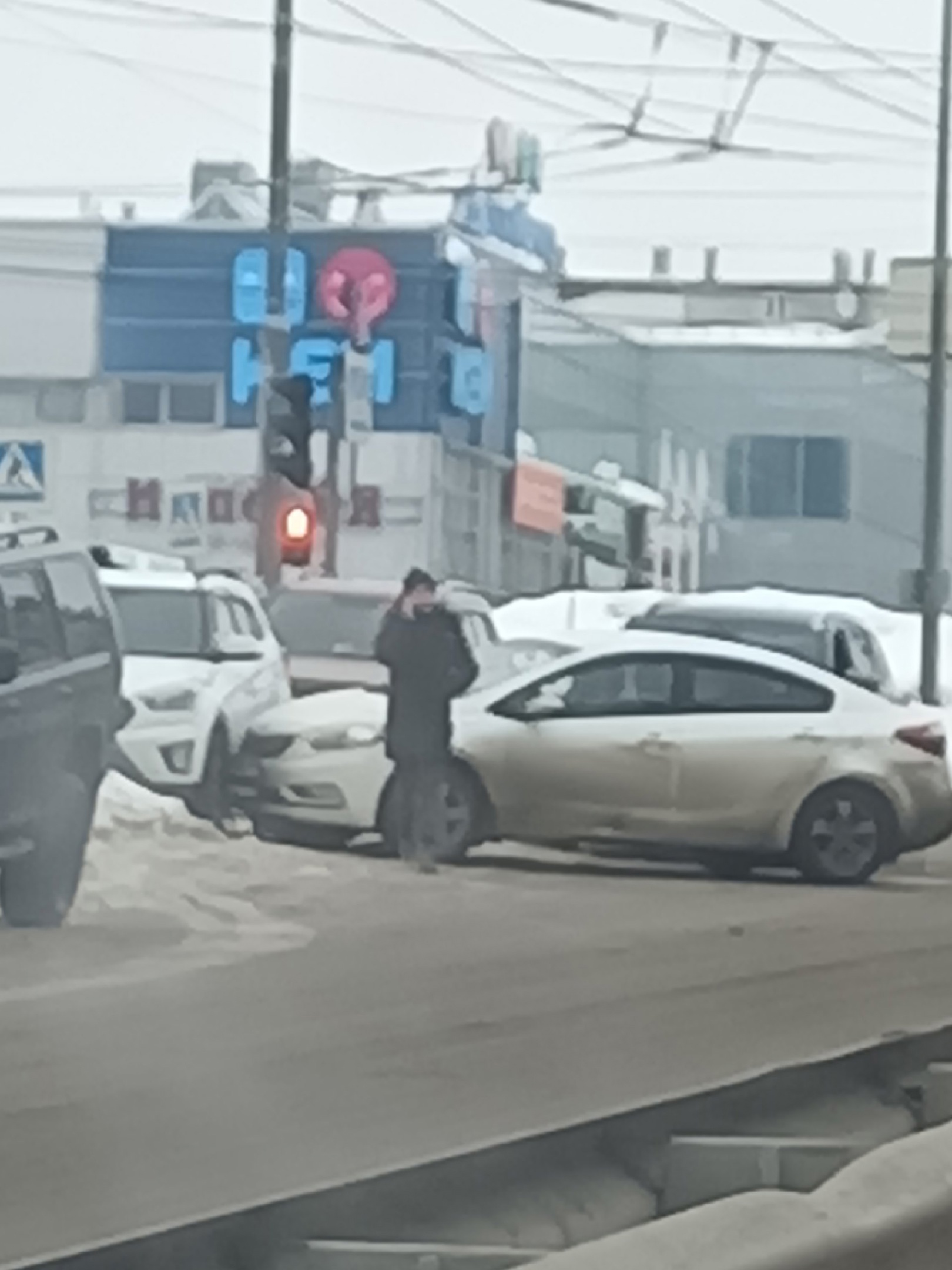 Массовая авария в центре Петрозаводска: столкнулись три автомобиля