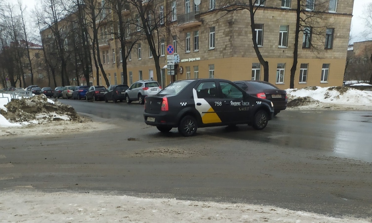 Названо, какие неприятности могут возникнуть у водителя, попавшего в ДТП с  такси