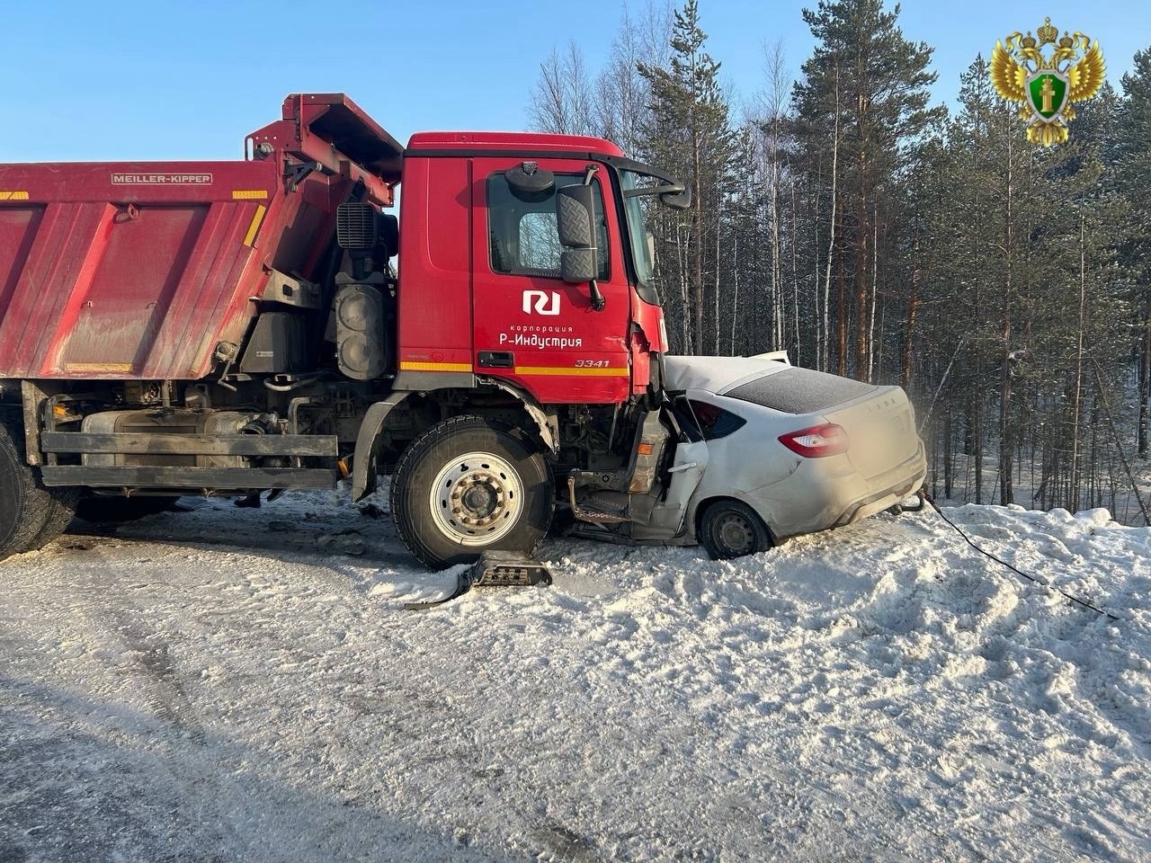 В Карелии на трассе столкнулись грузовик, два автомобиля и трактор: есть  погибший