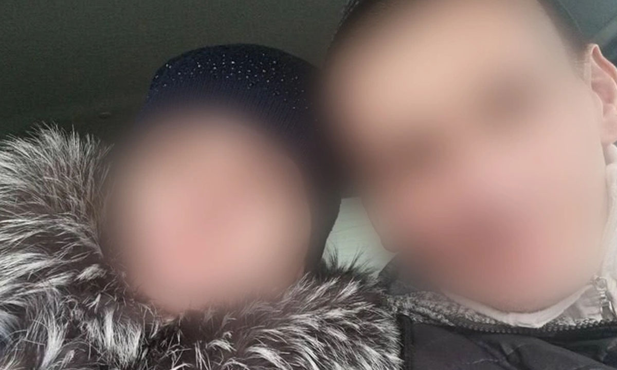 женщина спит и думает о мужчине. Throw pillow cover. ушло все то что не могло остаться, осталось то, что не могло уйти. на подушке осталось пара. стих ты ушла рано утром собралась в один.