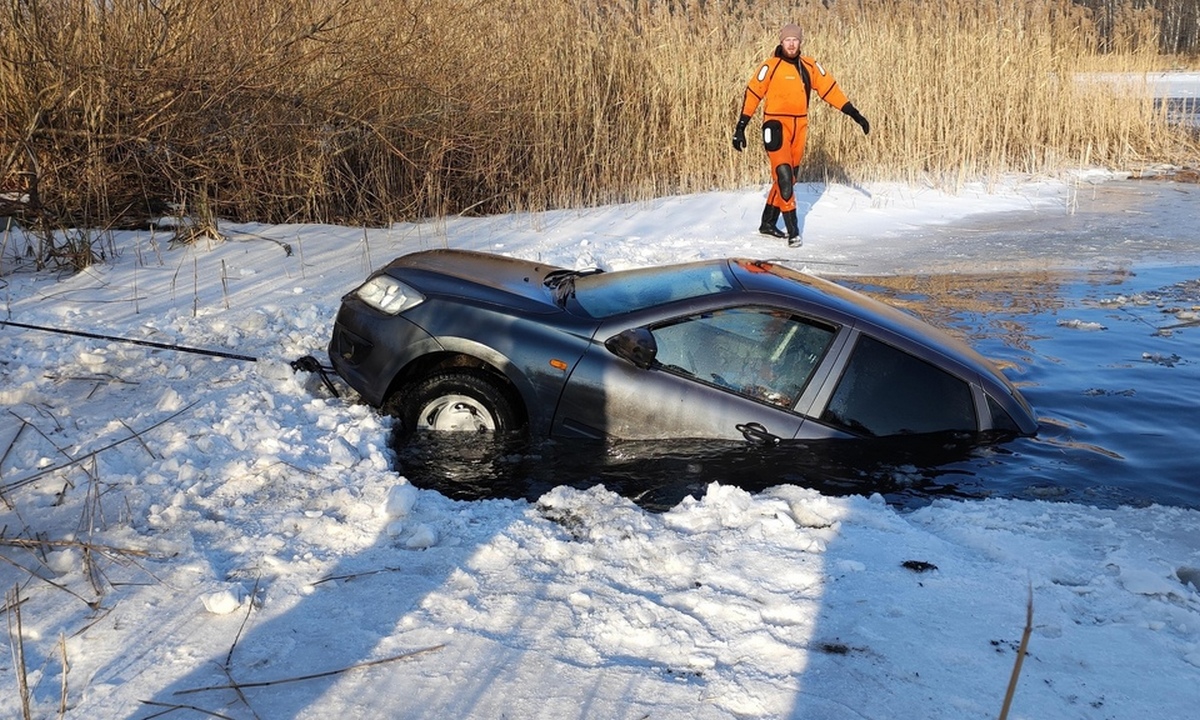 Два человека утонули в автомобиле по соседству с Карелией | 13.03.2024 |  Новости Петрозаводска - БезФормата