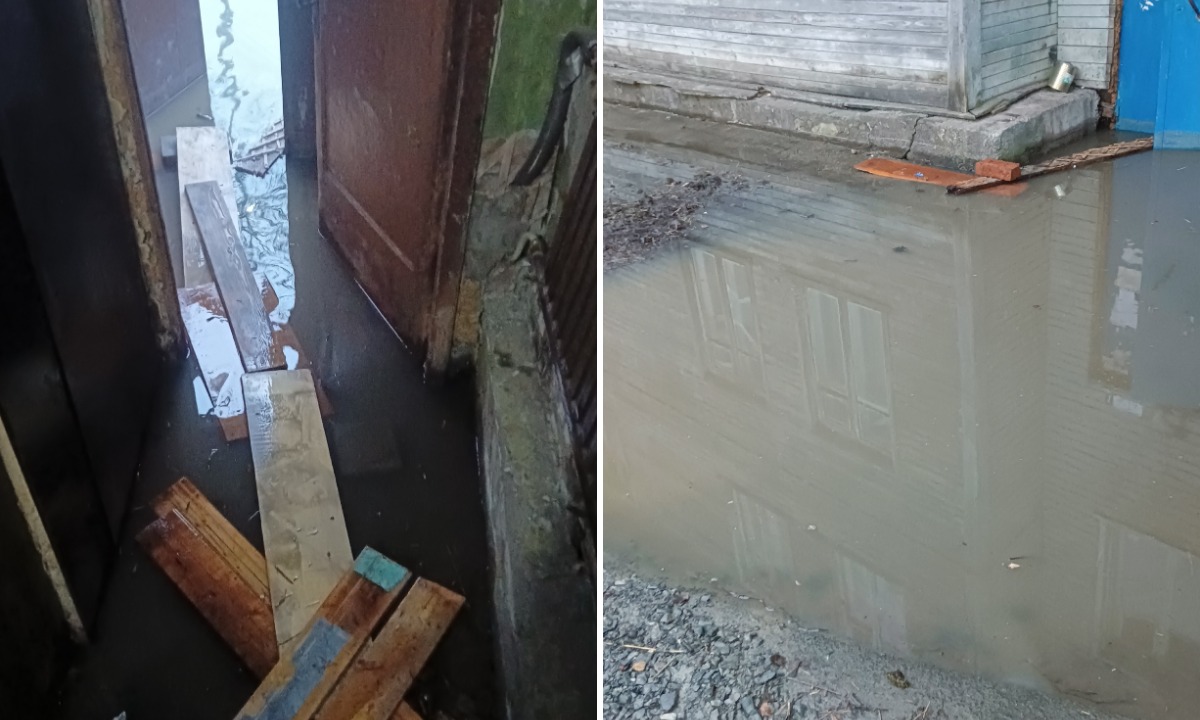 В Петрозаводске подъезд аварийного дома снова залило водой