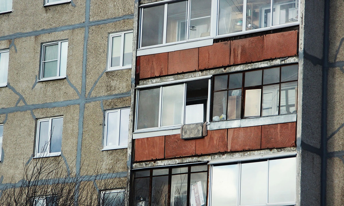 Чиновники Петрозаводска пытаются попасть в квартиру, где заподозрили перепланировку