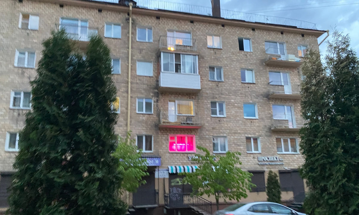 В Карелии чиновники пытаются выселить из квартиры шумного мужчину, на которого жалуются соседи