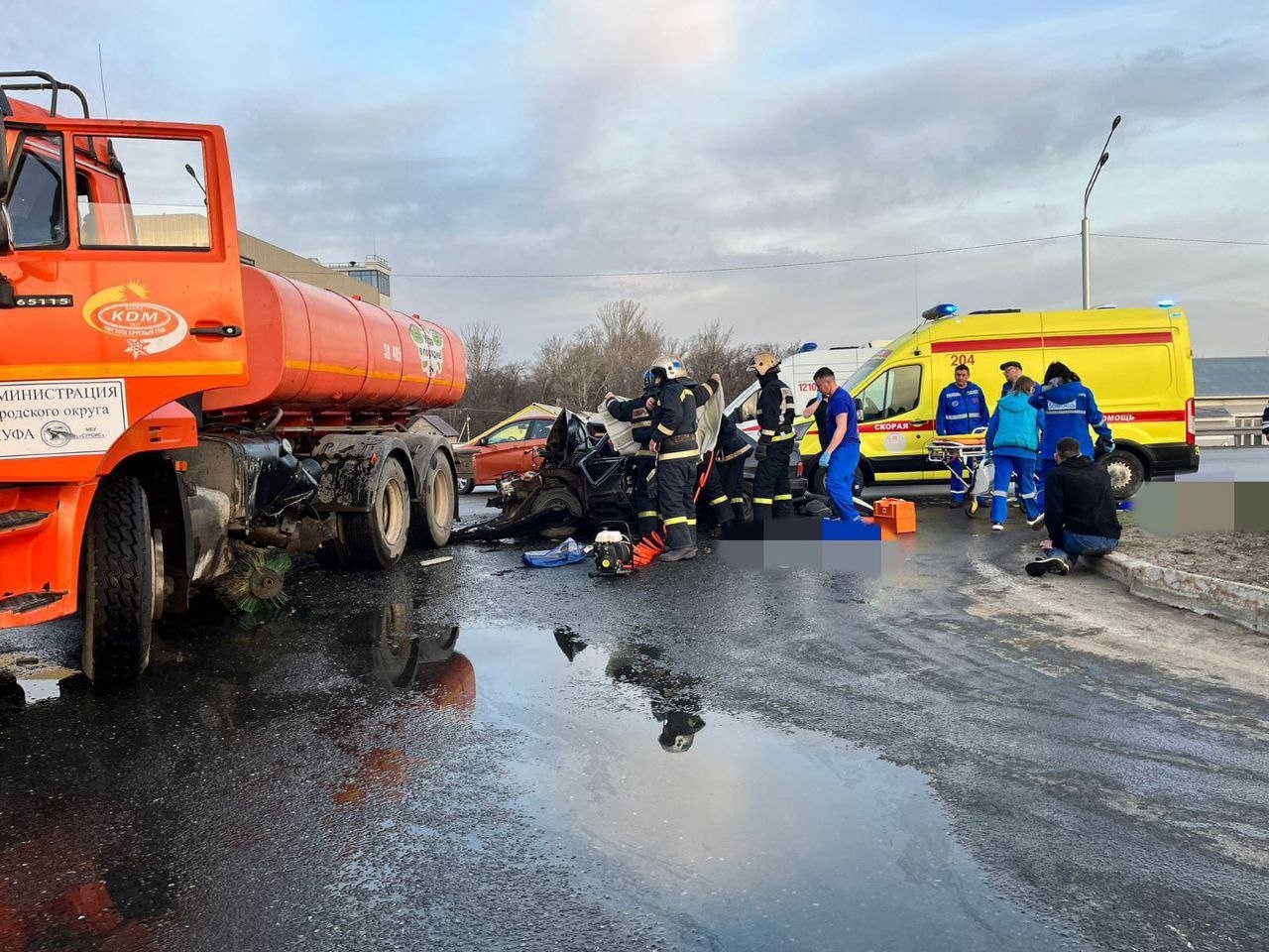 Поливальная машина раздавила ВАЗ: погибли пять человек | 19.04.2024 |  Новости Петрозаводска - БезФормата