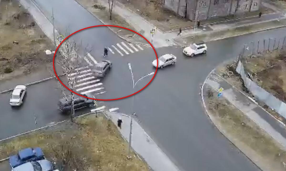 В Петрозаводске автомобиль сбил пешехода