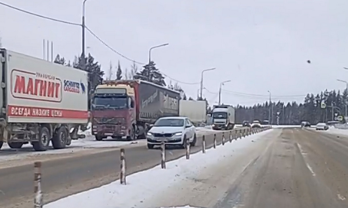 ГИБДД не пропускает фуры в Петрозаводск