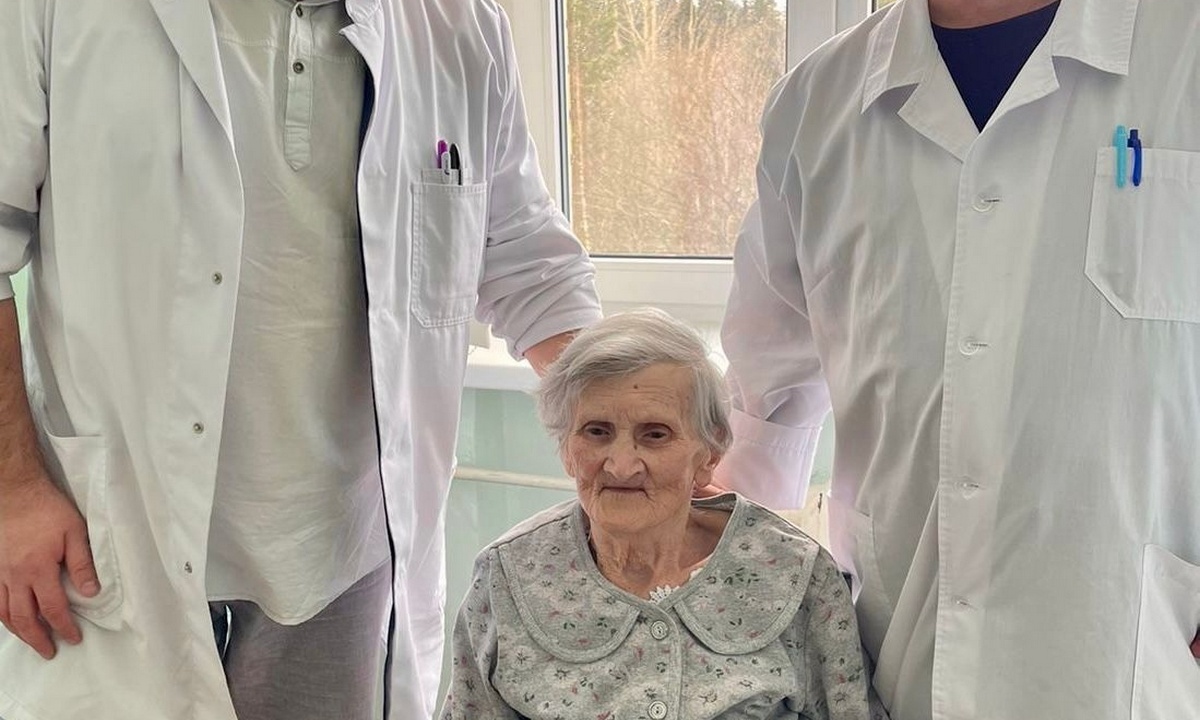 91-летнюю старушку с редкой патологией спасли в Карелии