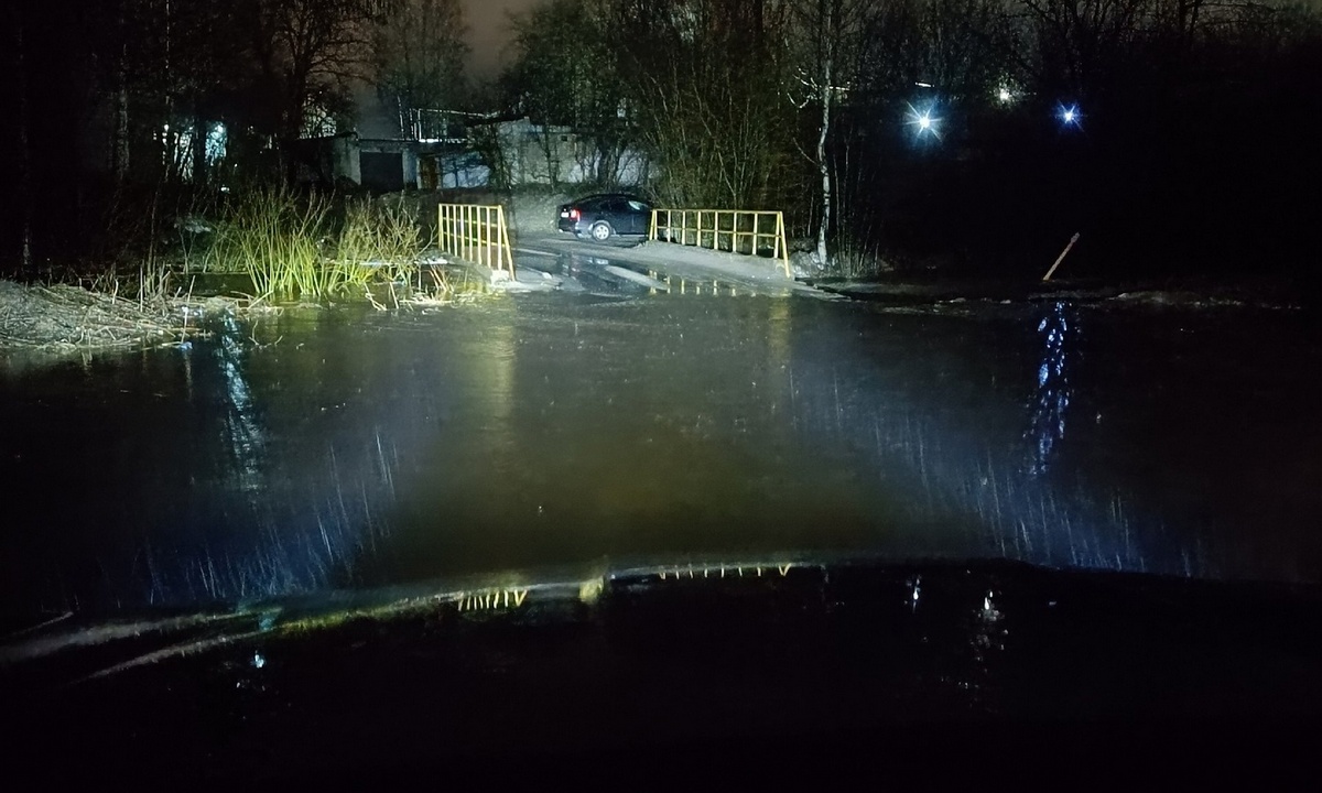 Появились фото, как затопило дома и дороги в Петрозаводске