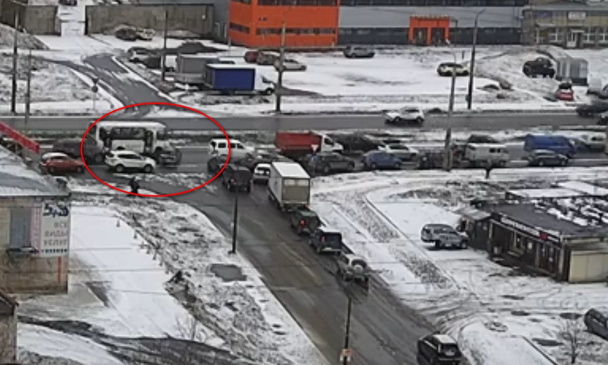 В Петрозаводске маршрутка с пассажирами попала в аварию